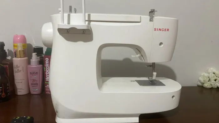 Máquina de costura singer nova