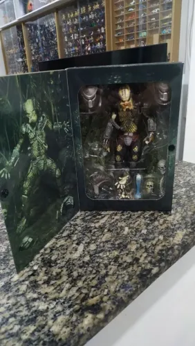 Predador Neca importado