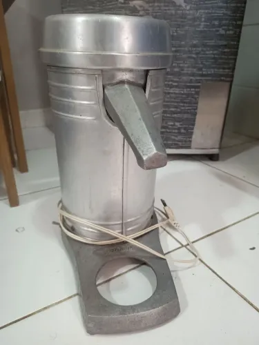Espremedor de Laranja Industrial muito forte conservado