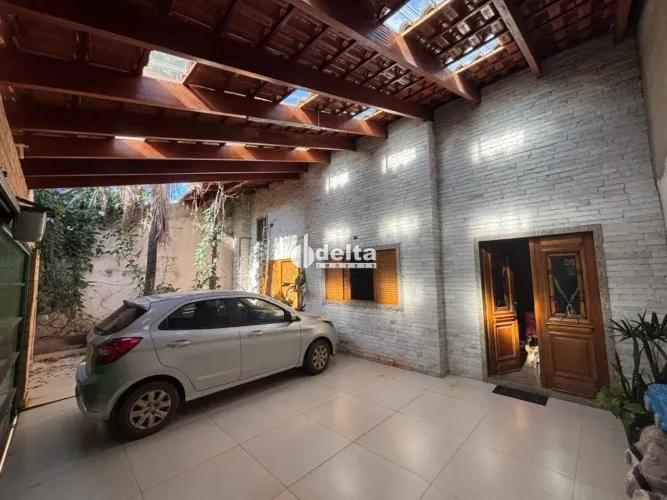 Casa residencial com 4 quartos sendo 1 suíte disponível para venda no bairro Cidade Jardim