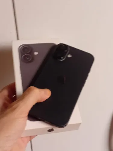 iPhone 16