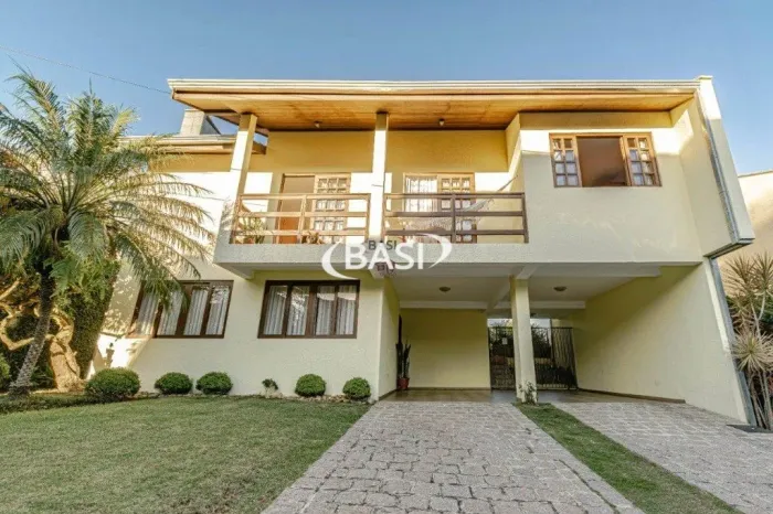 Casa em condomínio, 03 dormitórios, 04 vagas, terreno amplo, Boa Vista, Curitiba.