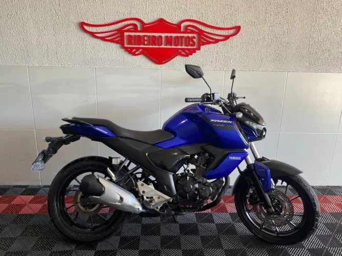 Fazer FZ15 2025 Entrada R$ 10.000 + promissórias