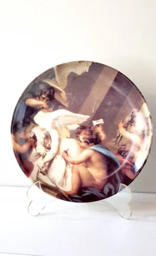 Pratos de decoração com querubins de Angelica Kauffmann,