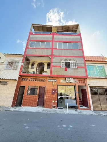 Vendo predio com 3 apartamentos de 3qts e uma loja com terraço gigante em Andorinhas - Vit