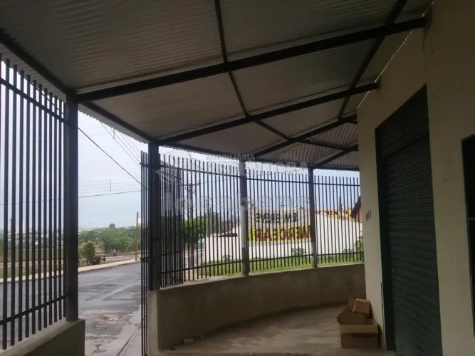 Salão Comercial De Esquina.