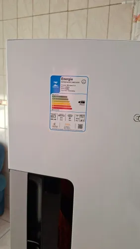 Vendo geladeira praticamente nova