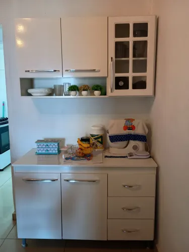 Balcão de cozinha com armário aéreo