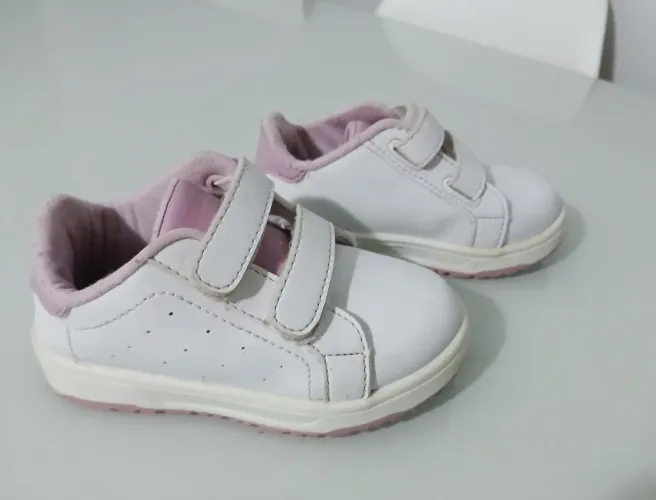 Vendo esse tenis infantil Menina num 22 usado em boas condições