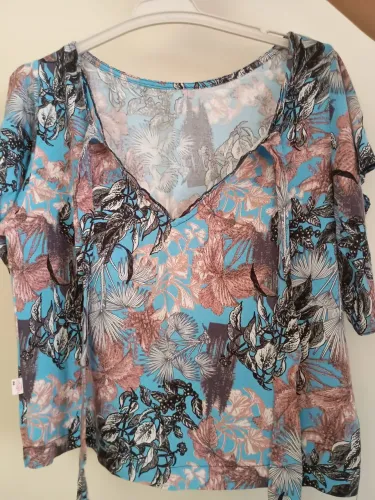 Blusa com decote em V Tam M