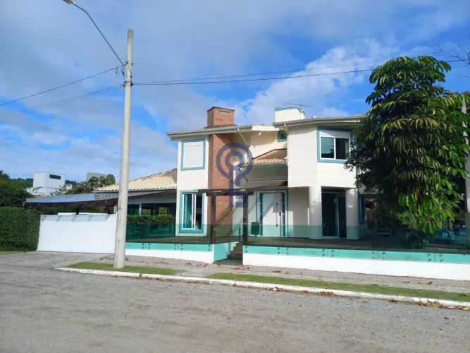 Casa com 4 dormitórios em Jurerê