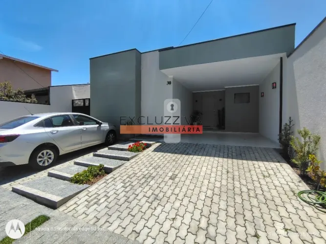 Charmosa casa à venda no Condomínio Jardim de Alah em Taubaté