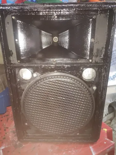 Vendo 1 caixa de som de 15 polegadas
