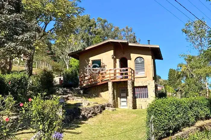 Casa com Vista Direta para a Pedra do Baú na Serra da Mantiqueira