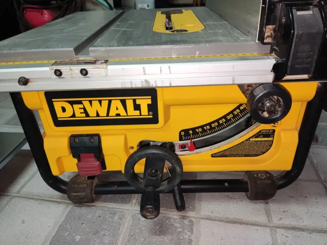 Circular Dewalt usada