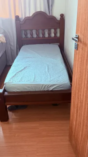 Cama de madeira
