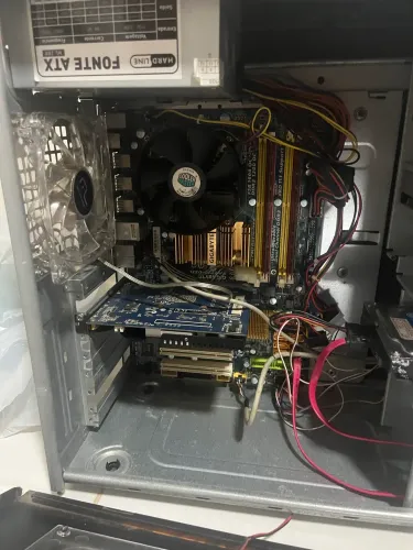 Vendo esse Pc com defeito apenas na placa mãe.