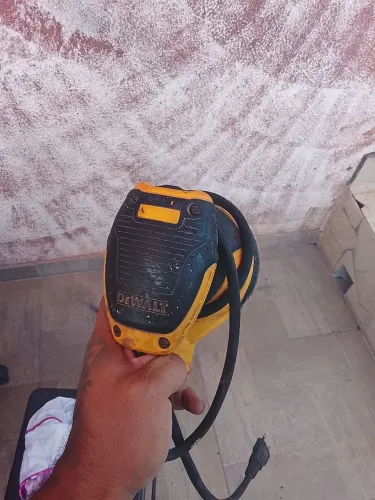 Lixadeira Dwalt profissional original conservada 127V