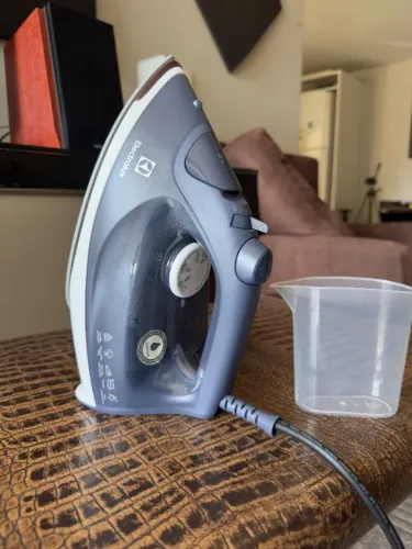 Ferro a Vapor Electrolux ESI60 Glissium - Praticamente Novo