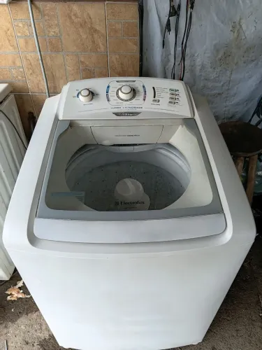 Máquina Electrolux 13kg entrego