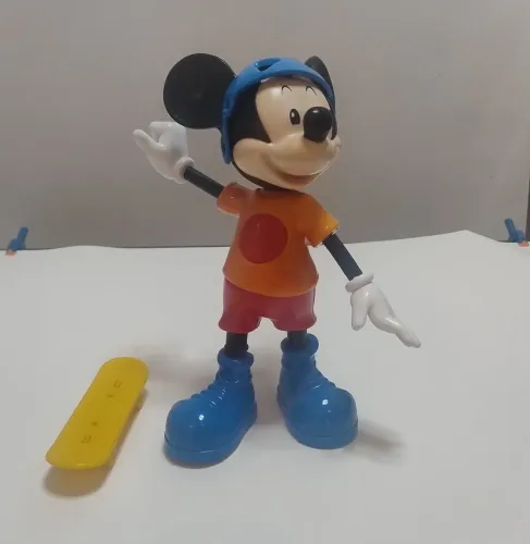 Boneco e Skate - Disney - Mickey Radical - Elka - Em ótimo estado