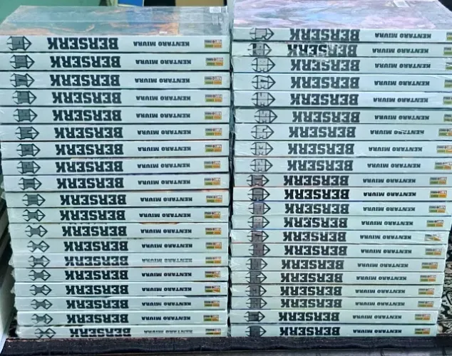 Mangá Berserk Edição de Luxo - Volumes 1 ao 40, quase todos LACRADOS!
