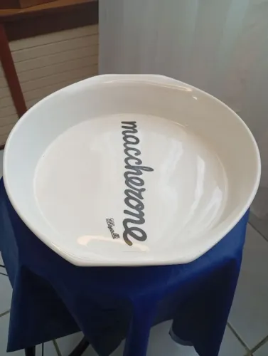 Vendo Refratário de porcelana Studio Rachel (Colorama), mede 29cm de diâmetro e 6,5cm de