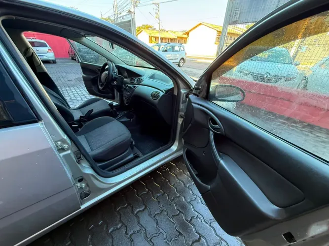 Ford Focus 1.6 S/se/se Plus Flex 8v/16v 5P 2006