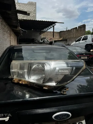 FAROL CAMINHONETE TOYOTA HILUX LADO DIREITO