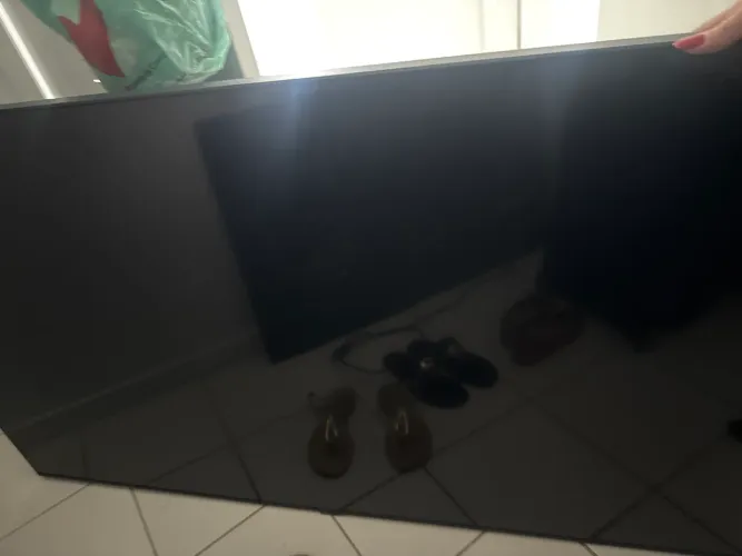 Vendo tv 60 polegadas com risco no led qd liga