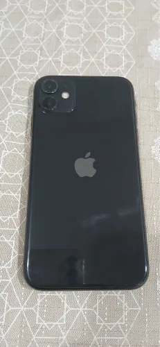 Vendo iPhone 11  128 GB Saúde bateria 69% Funciona tudo perfeitamente. Valor, 850 reais.