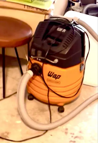 Extratora de Sujeira e Higienizadora WAP Carpet Cleaner 25L 1600W