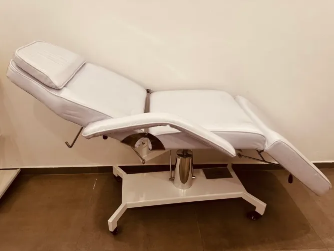 Maca Poltrona Cadeira Hidráulica Estética NOVA Plastificada 360°