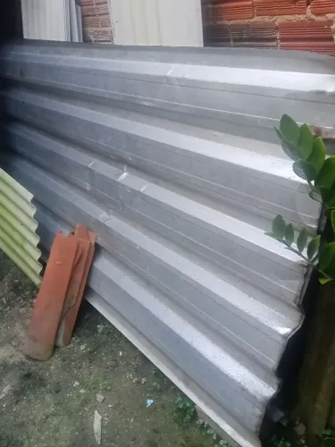 Telha pra garagem de aço galvanizado 3 telhas medindo 4po 1.10 e dois ferros galvanizado 3