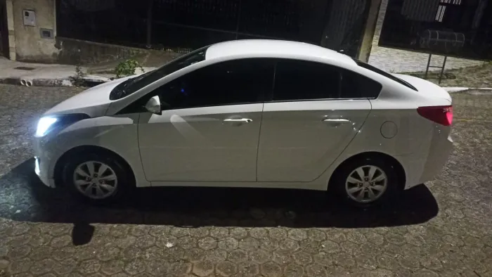 Hyundai HB20S C.plus/c.style1.0 Flex 12V Mec. 4P 2015