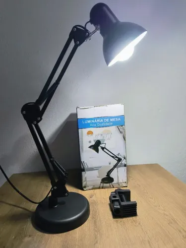 Luminária de Mesa regulável Nova