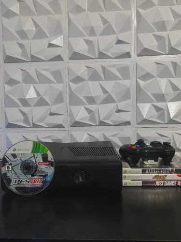 Xbox 360 + 4 Jogos midia fisica