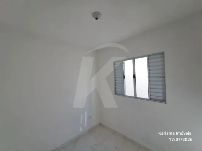Casa em condomínio com 2 quartos, sala, cozinha, banheiro e área de serviço
