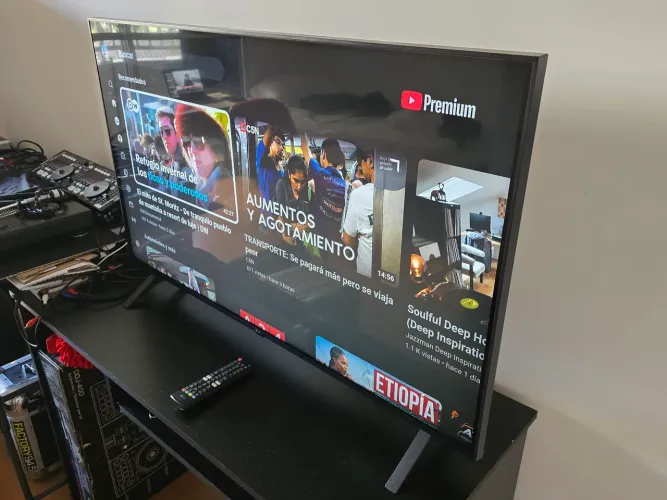 Smart TV LG moderna 4K de 43" HDR com IA nova