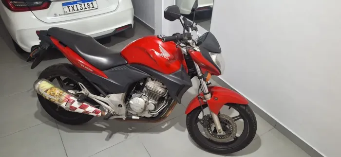 Moto CB 300