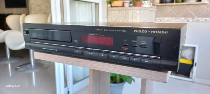 Vendo CD player Philco Hitach PDA 7500