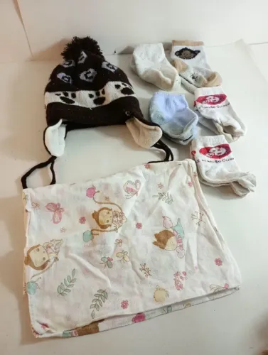 kit bebê touca meias e fronha