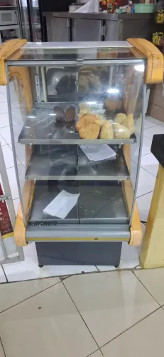 Estufa em perfeito estado de uso, está funcionando tudo