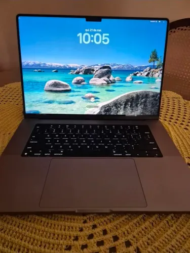 Apple MacBook Pro 16" / M1 Pro / 16GB RAM / 512 SSD / Cinza / 172 Ciclos