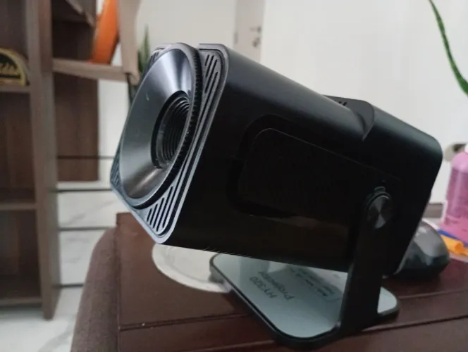 Projetor HY320 LED Full HD-4 meses de uso