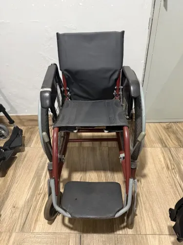 Cadeira de rodas infantil