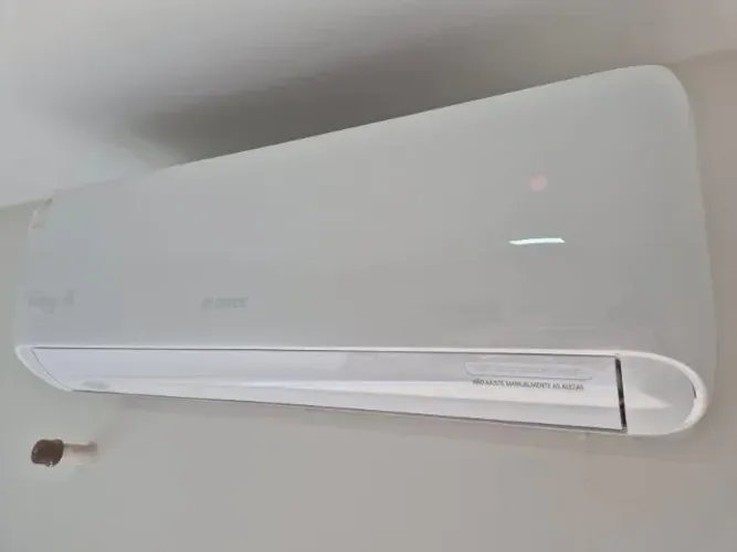 AR-CONDICIONADO GREE 9.000 BTUs (Inverter)