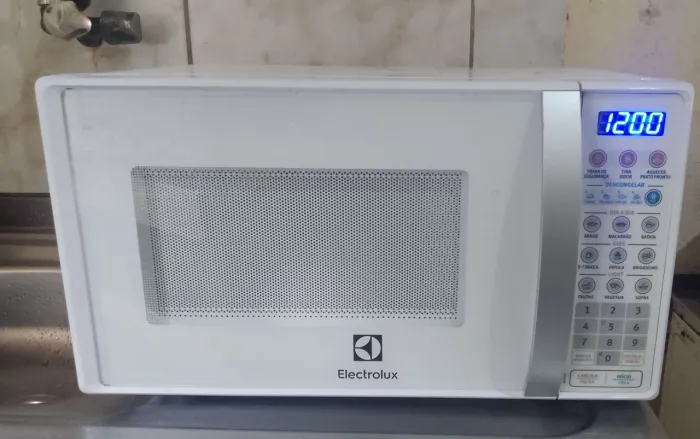 Microondas Electrolux de 20 litros