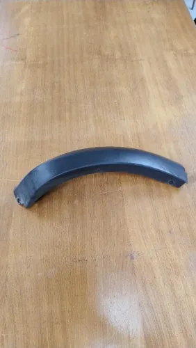 Moldura do paralama/para-choque traseiro direito do Renault Sandero Stepway 2022