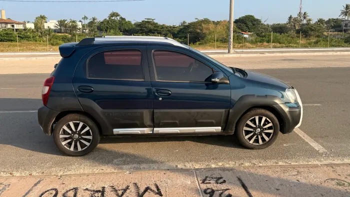 Toyota Etios Cross 1.5 Flex 16V 5P Mec. 2015